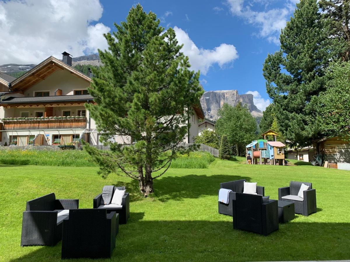 Garni La Vara Corvara In Badia Exterior foto