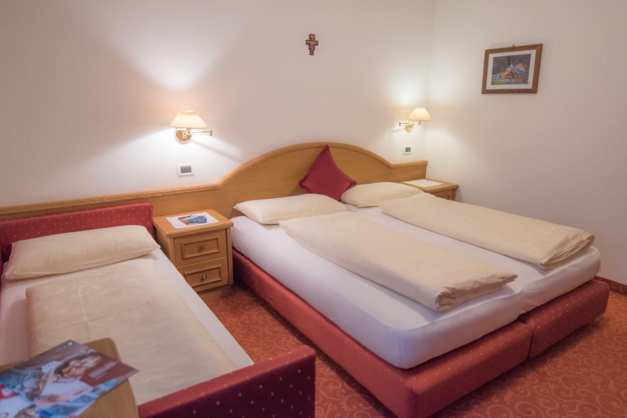 Garni La Vara Corvara In Badia Exterior foto